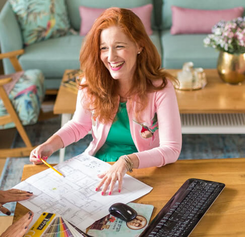 תמונה של עידה במשרדי החנות